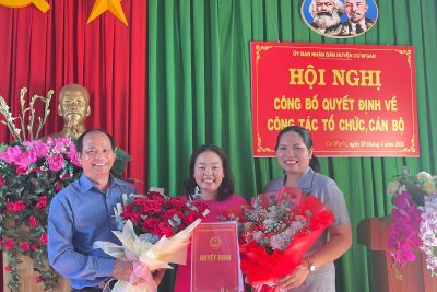 Lễ công bố và trao Quyết định bổ nhiệm Hiệu trưởng trường Mầm non Thị trấn Ea Pốk